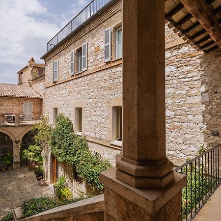 Suite Comunicanti, Tra Antico E Moderno Assisi Exterior photo